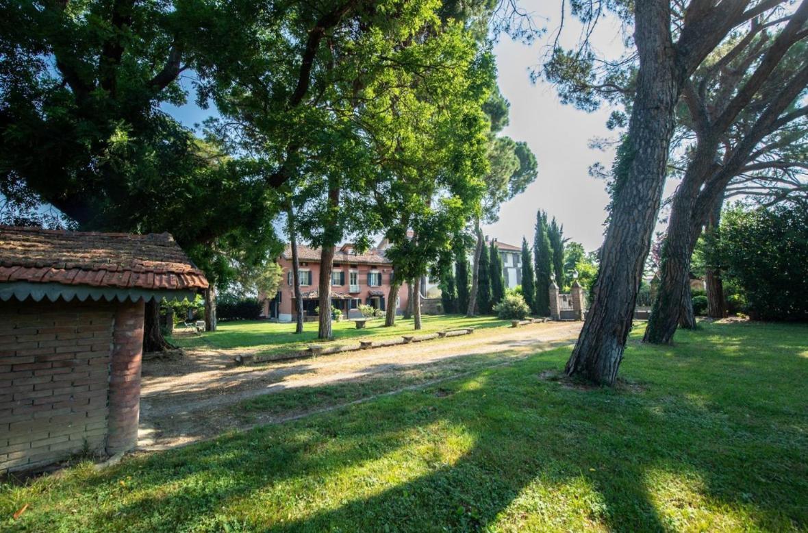 Villa Ottocentesca Immersa Nel Verde Montecavolo Esterno foto